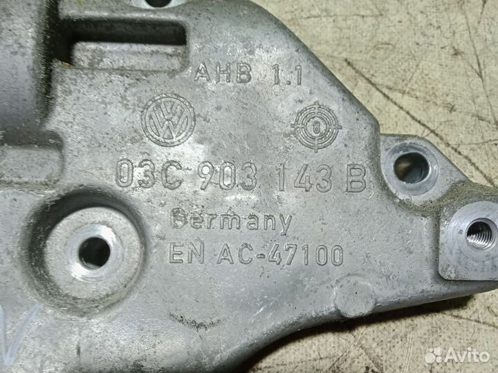 Кронштейн компрессора кондиционера Volkswagen