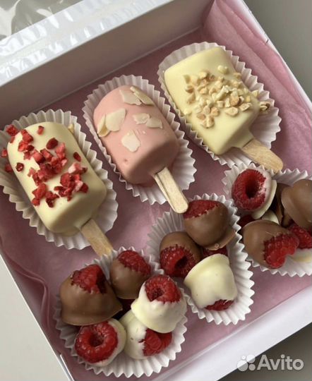 Клубника и бананы в шоколаде