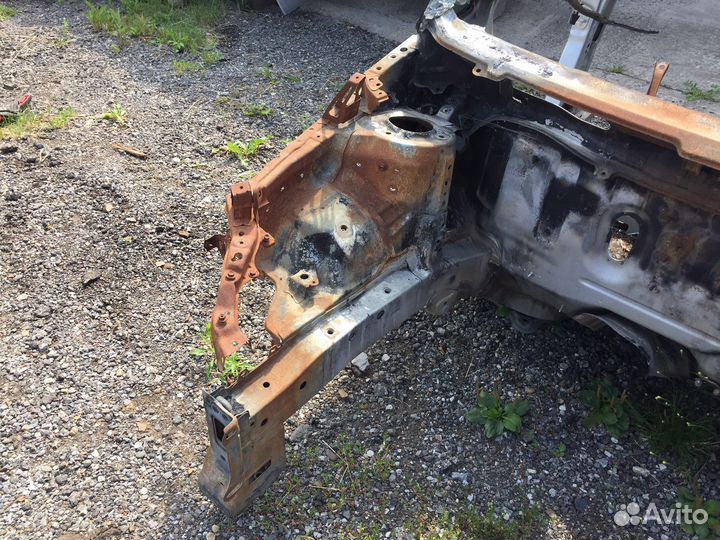 Четверть порог Toyota Auris Е15 2008