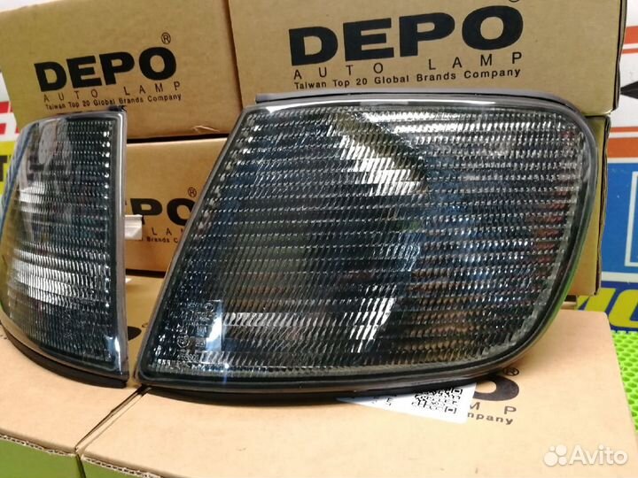 Темные передние поворотники Ауди 100 С4