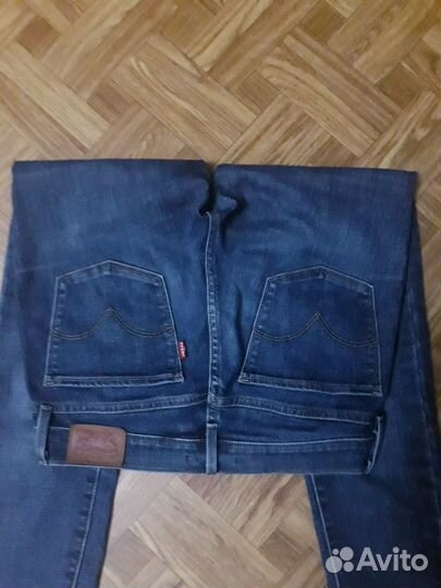 Джинсы levis