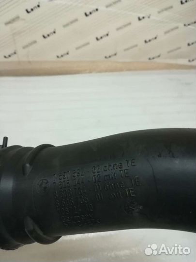 Патрубок интеркулера бмв Ф30 7 597 592