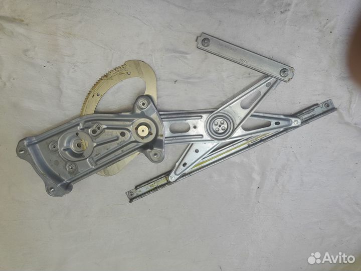 Стеклоподъёмник задний правый Рено Сценик 3