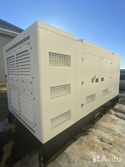 Дизельный генератор 400 кВт в защитном кожухе