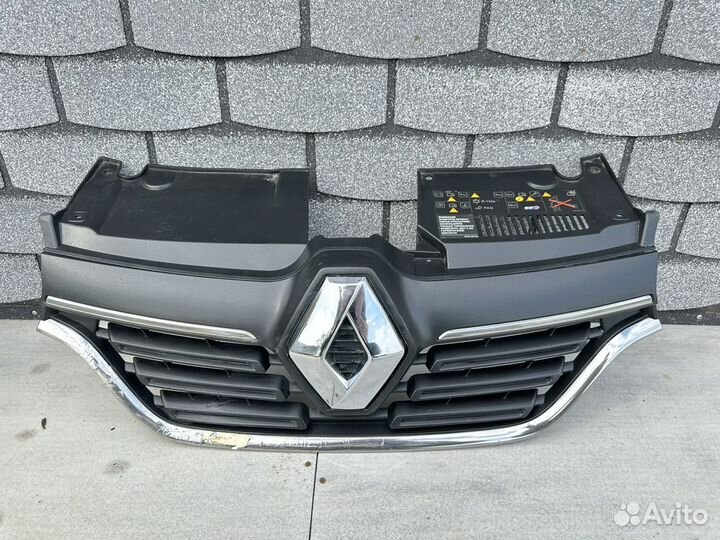 Решетка радиатора renault logan 2