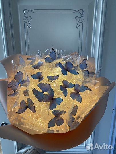 Светящийся букет из бабочек