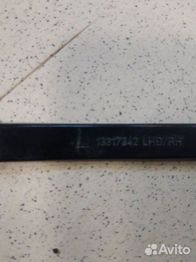 Поводок дворника передний правый Opel Astra J