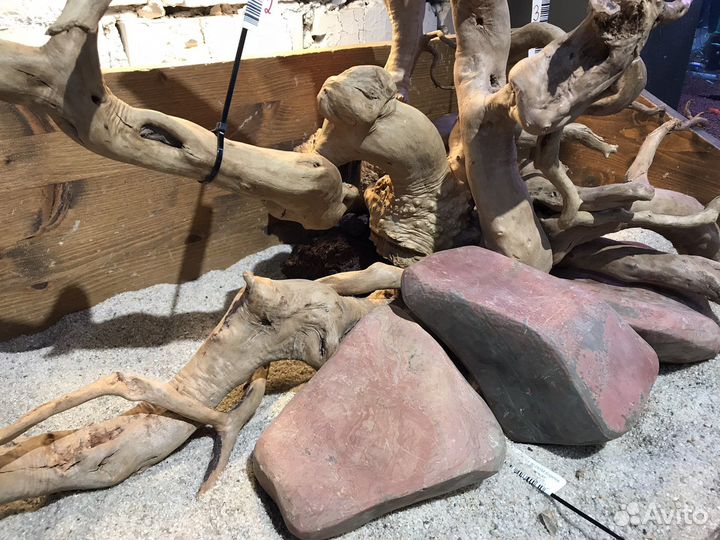 Коряги и камни для аквариума