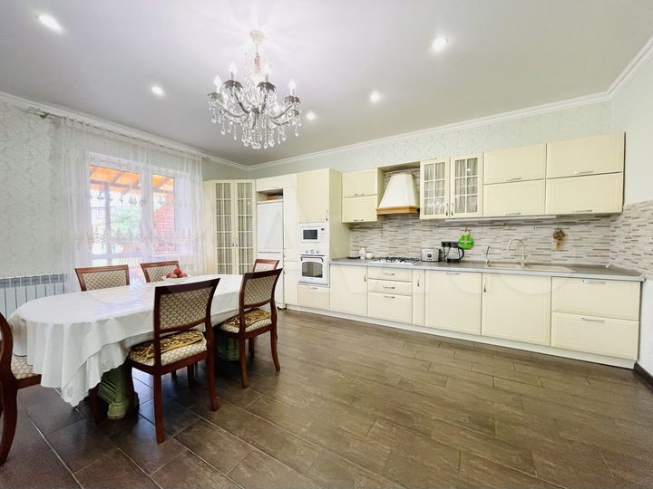 Коттедж 188,3 м² на участке 6,8 сот.