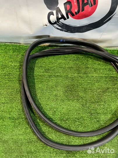 Уплотнитель двери задний левый Honda Fit Shuttle