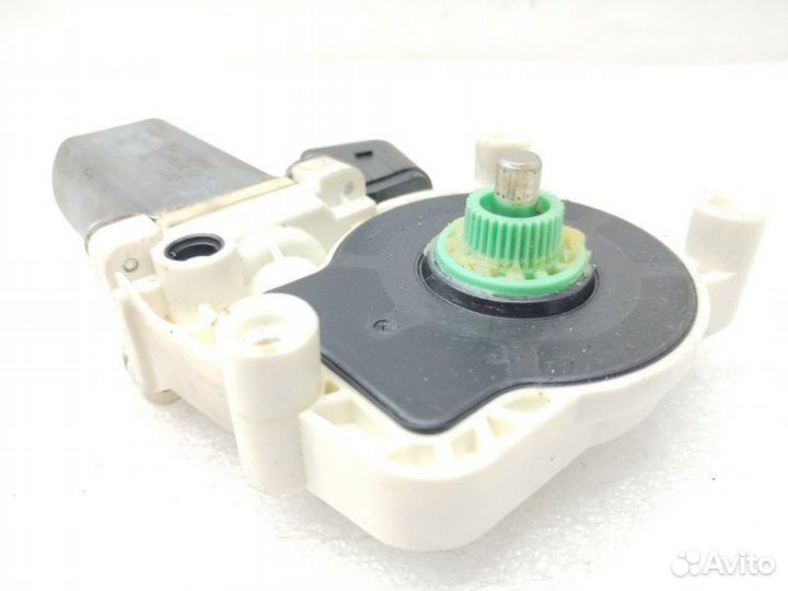 Моторчик стеклоподъемника задний правый Bmw