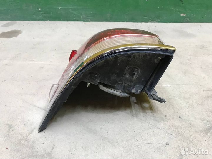 Фонарь задний левый Toyota Land Cruiser 200