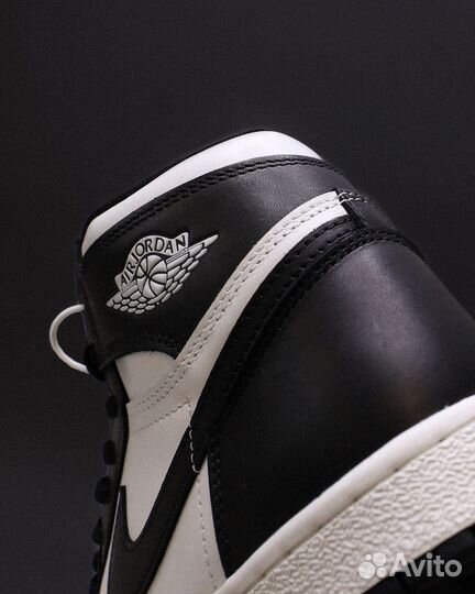 Air Jordan 1 Retro High OG Black White