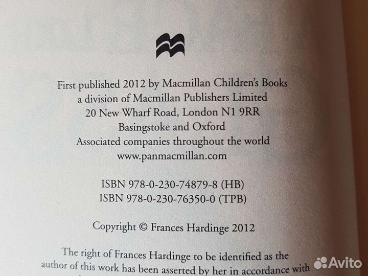 Книга на англ.яз. A face like glass.Frances Hardin