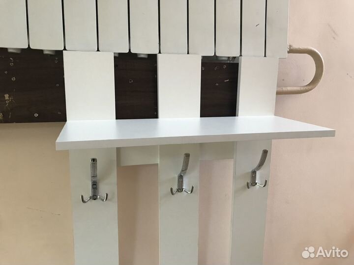 Вешалка / настенная / с крючками