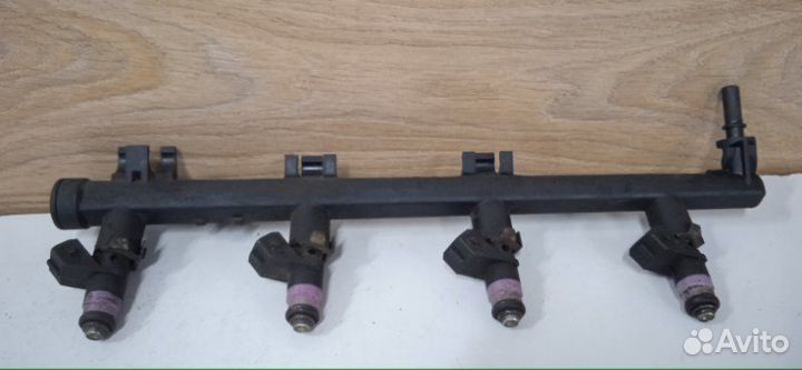 Топливная рампа Renault Megane 2 2002-2006