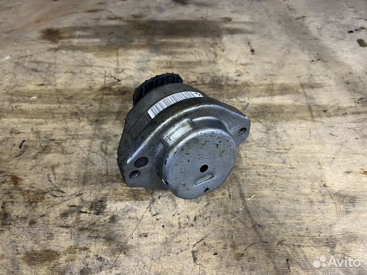 Подушка двигателя левая BMW E60 E61 E63 E64