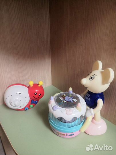 Музыкальные игрушки, проектор, мягкая книжка