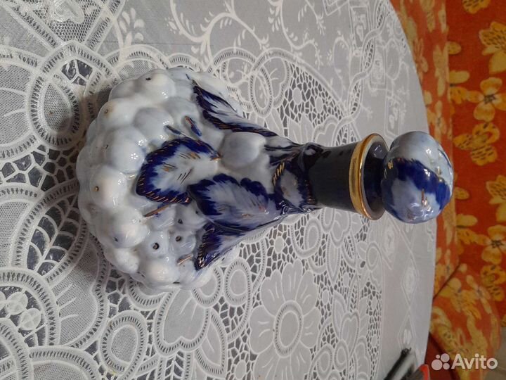 Советский фарфоровый графин «Зимняя вишня»