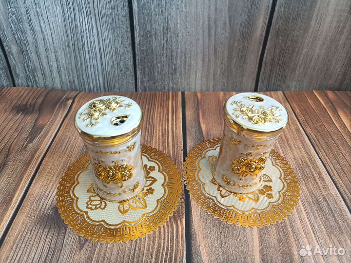 Солонка и перечница в разных цветах