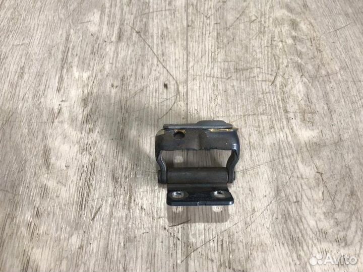 Петля двери багажника Лада Калина 2 2013