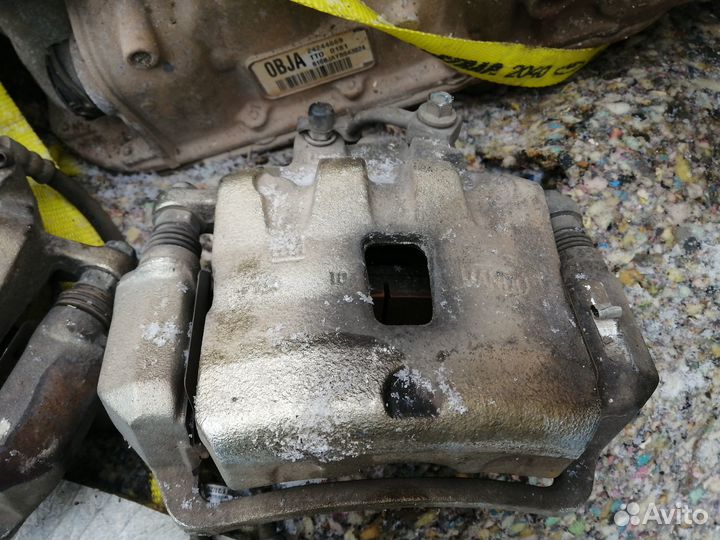 Суппорт передний Chevrolet Camaro 5