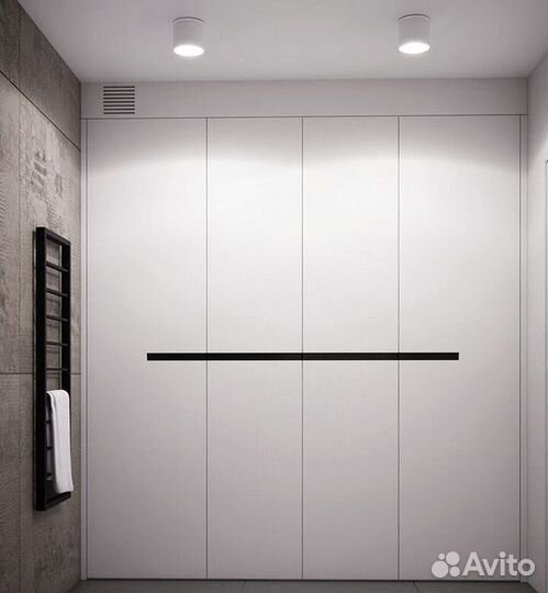 Рабочая зона у окна шкаф