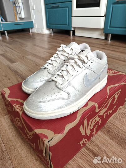 Nike dunk low mettalic silver