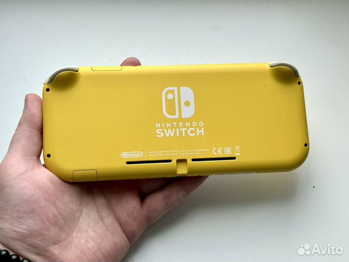 Nintendo Switch Lite Yellow