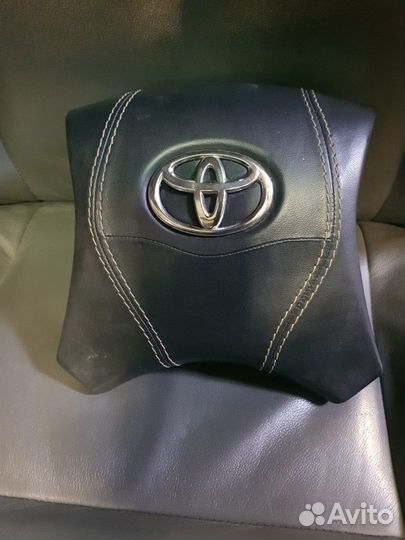 Подушка безопасности водителя в руль Toyota Hilux