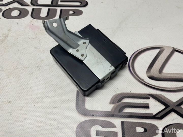 Блок управления подвеской Toyota Land Cruiser