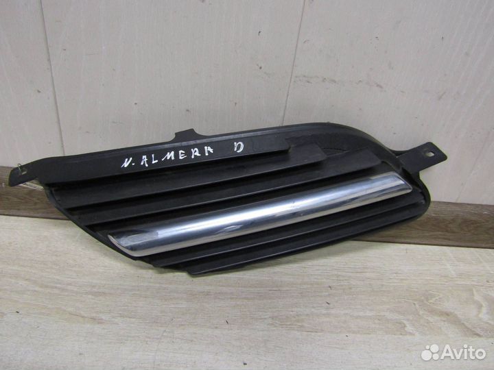 Решетка радиатора Nissan Almera Tino V10