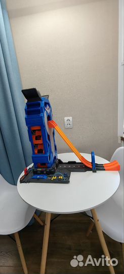 Мега гараж Hot wheels, Герои в масках