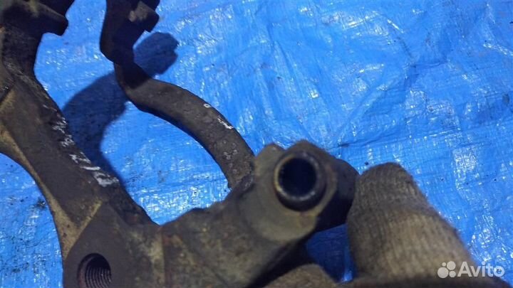 Скоба суппорта nissan primera P12