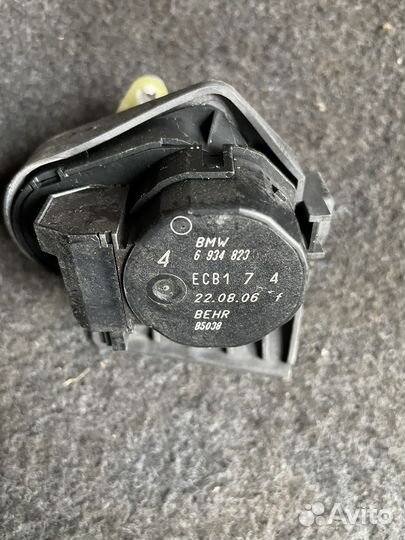 Моторчик заслонки отопителя бмв Х3 Е83, 3-Е46