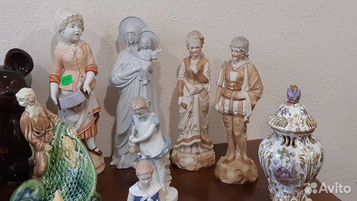 Фарфоровая статуэтка