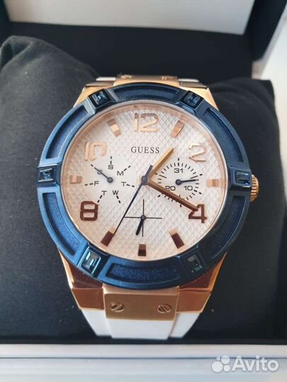 Часы guess