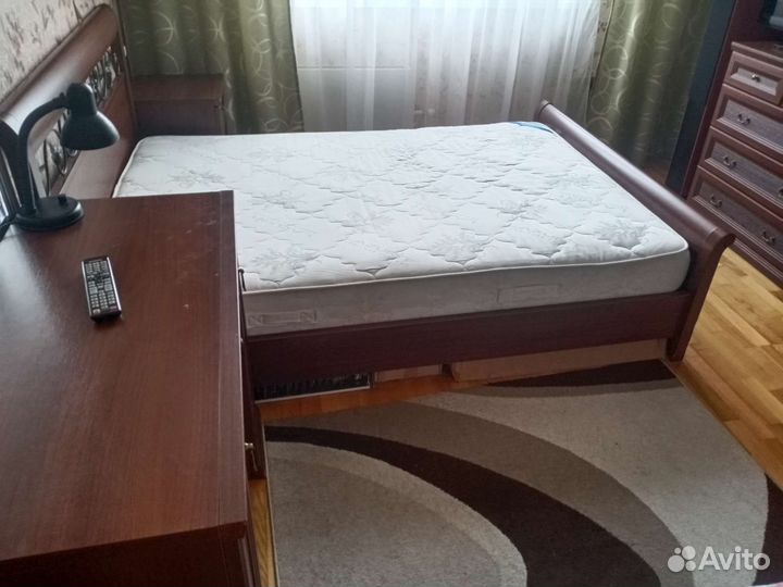 Спальный гарнитур