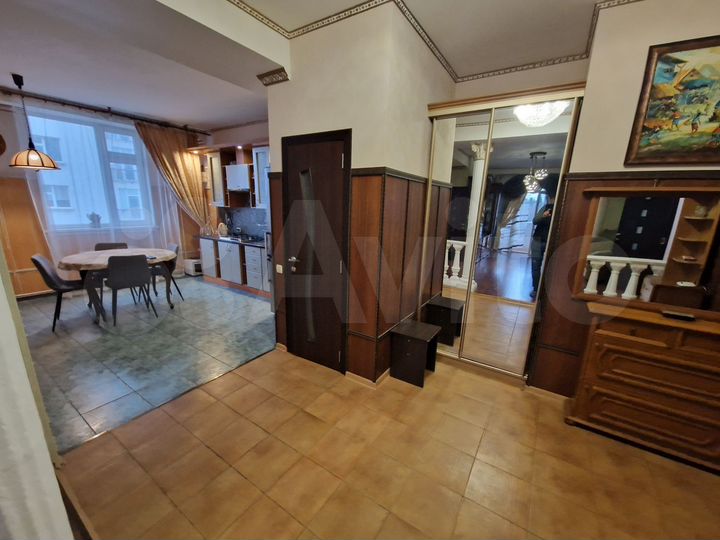 3-к. квартира, 150 м², 2/9 эт.