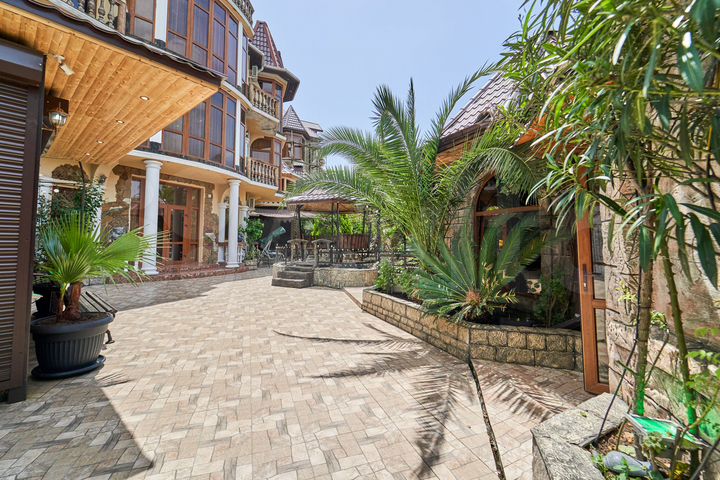 Дом 550 м² на участке 10 сот.