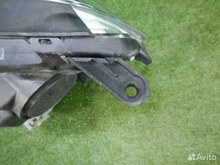 Фара правая Toyota RAV4