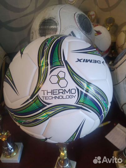 Футбольный мяч demix thermo technology