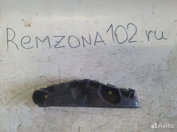 Кронштейн крепления бампера передний правый