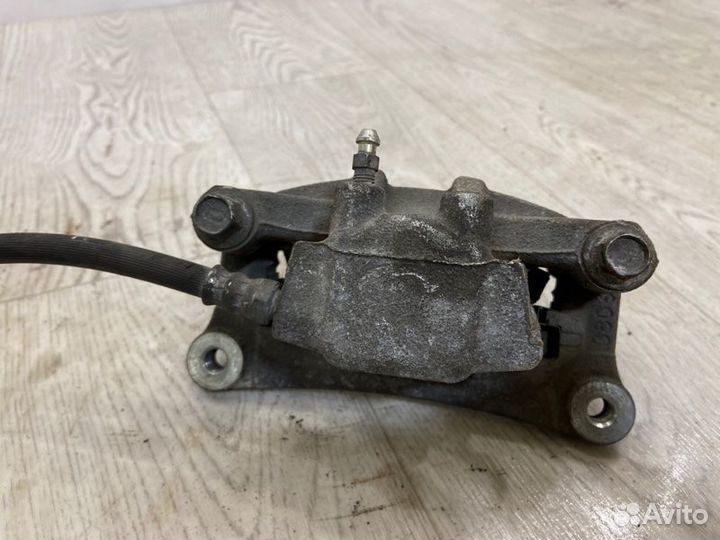 Суппорт задний правый Mitsubishi Outlander CW5W