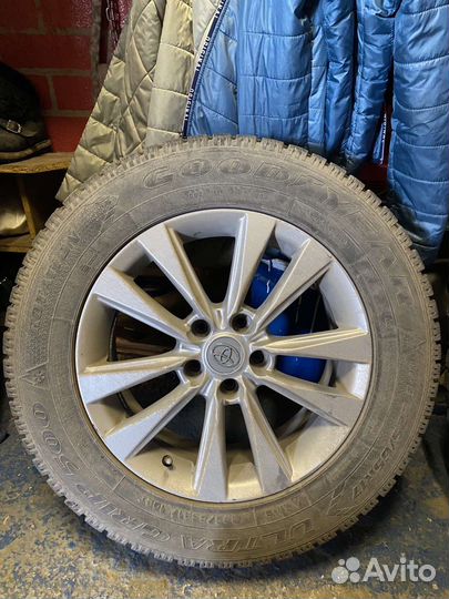 Goodyear UltraGrip 500 225/65 R17