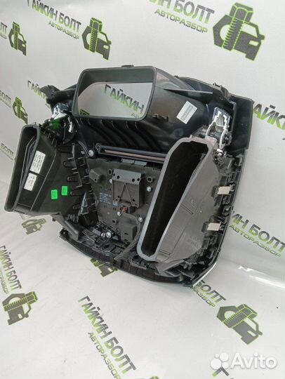 Блок управления магнитолой Ford Focus хэтчбек 5дв