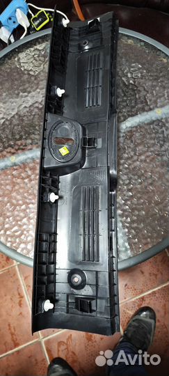 Накладка замка багажника KIA stinger