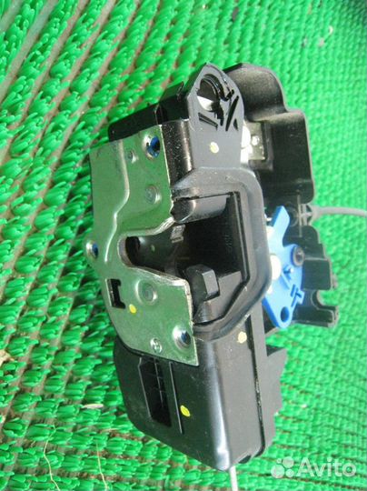 Замок двери передней правой Opel Antara 2007