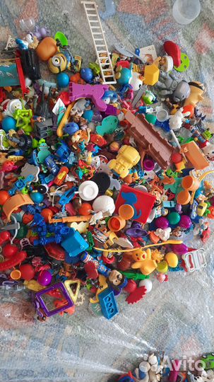 Мелкие игрушки от киндер и другие