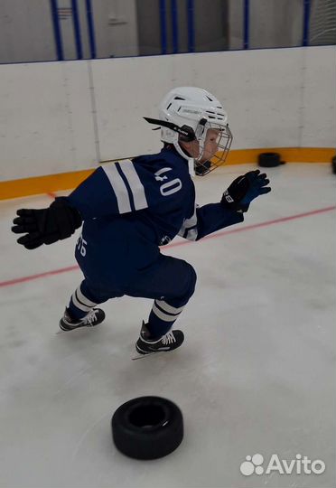 Тренер по хоккею и катанию на коньках